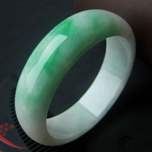 紛紅駭綠天然緬甸A貨冰糯種陽綠手鐲 內徑61mm圖